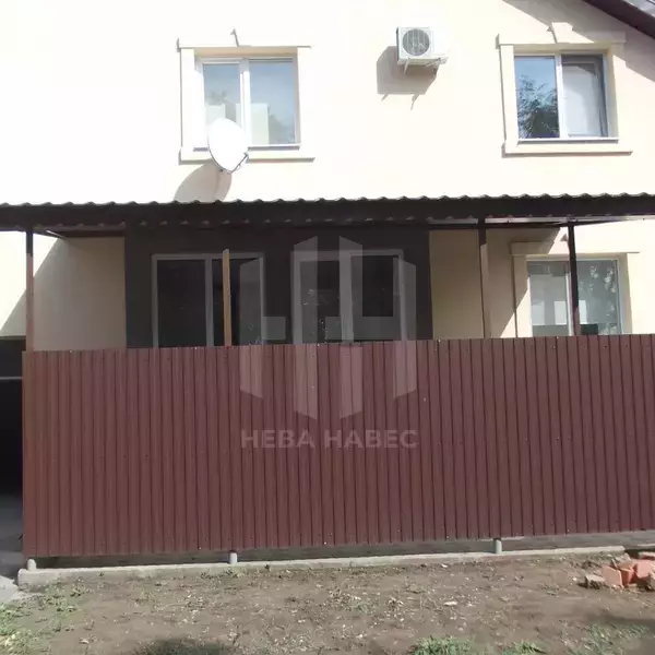 Односкатный навес из металлочерепицы для крыльца
