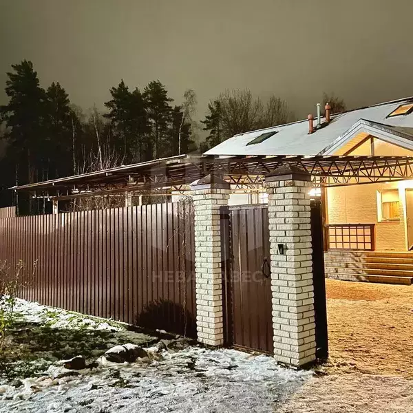 Примыкающий односкатный навес для дачного дома