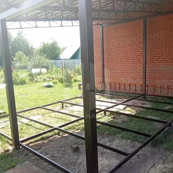 навес с односкатной для дачи с металлочерепицей