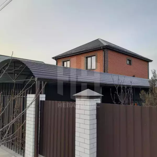 Дачный навес с арочной крышей из профнастила