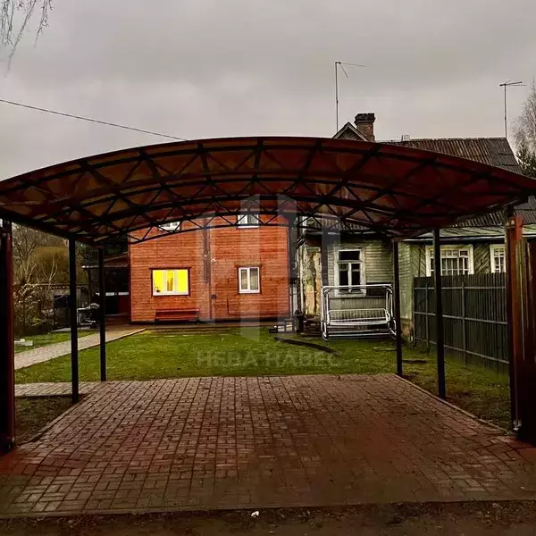 Навес для дачи с кровлей из сотового поликарбоната