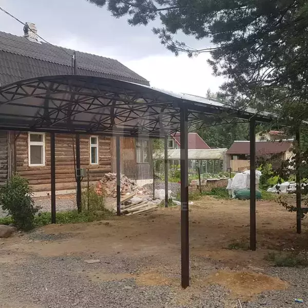 Навес для дома с поликарбонатом арочный