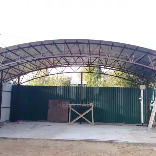 стальной арочный навес с боковыми стенками