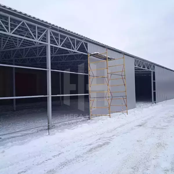 Большой навес для склада с боковыми стенами из профлиста