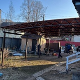 примыкающий стальной навес с кровлей из сотового поликарбоната